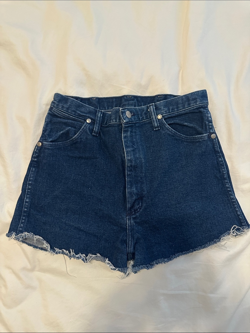 WRANGLER HIGH-WAIST BLUE DENIM CUTOFF SHORTS